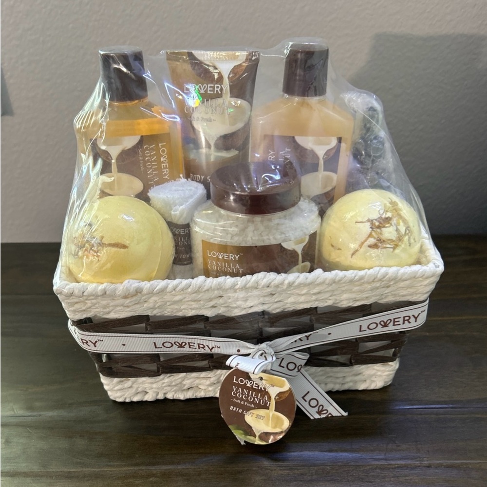 LOVERY Vanilla Coconut Deluxe Spa Bath and Body Set-NEW!
